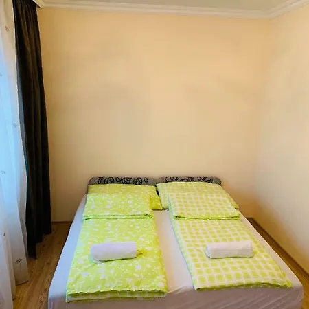 Csongrádi Apartman Appartamento *
